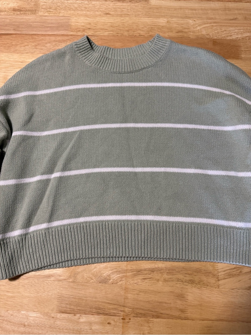 Hollister Women’s Cropped Knit Sweater Sage Green White Stripe Size Small